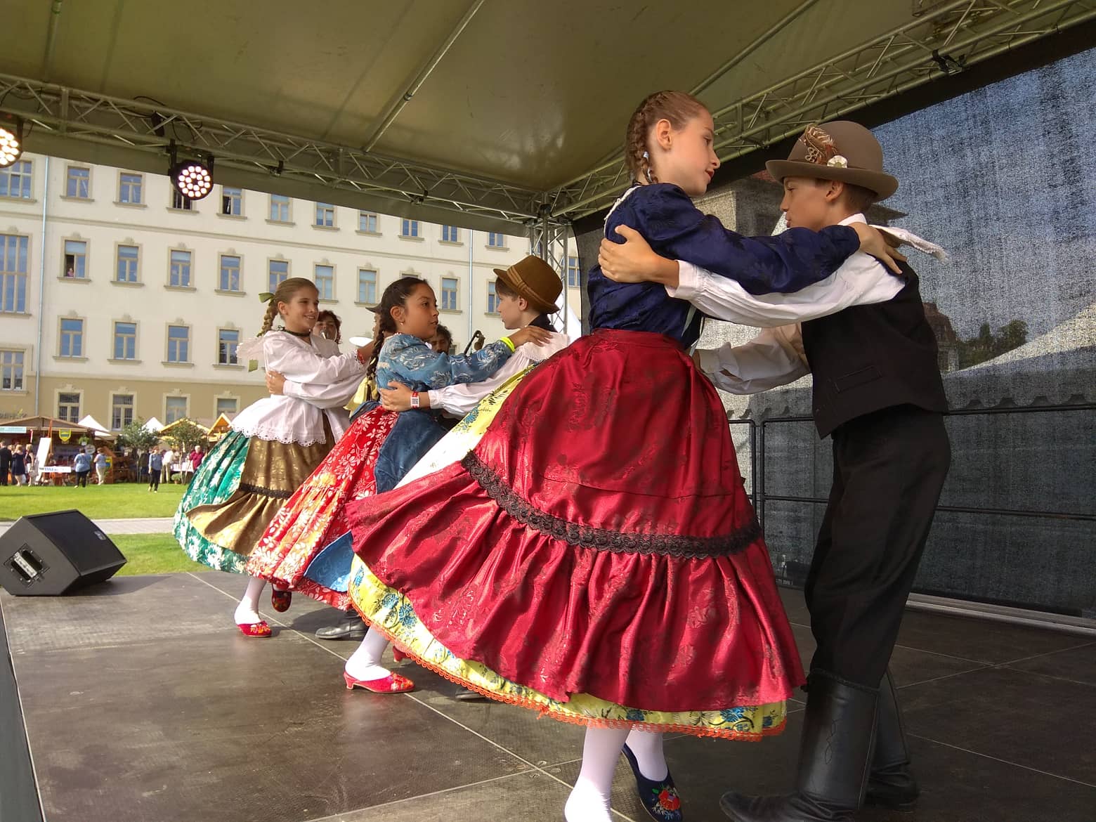 Néptáncbemutatók és hungarikum játszóház a Millenárison